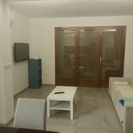 2 Acces Terrasse Apartment *